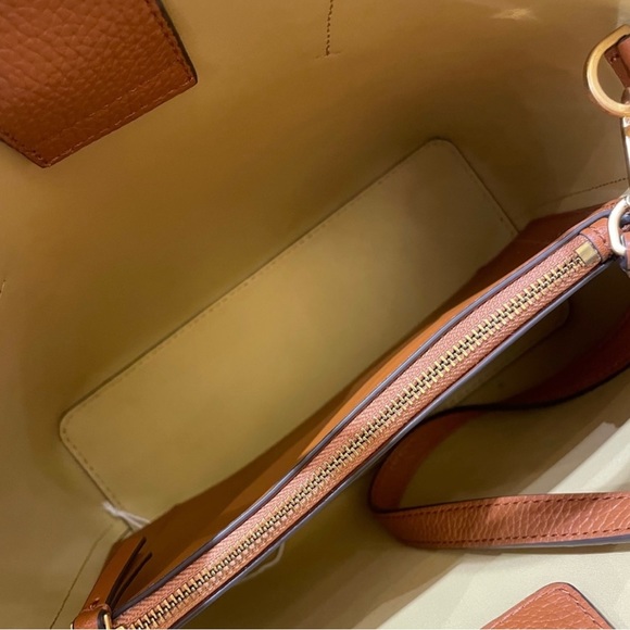 New, authentic Tory Burch blake small tote bag - Picture 4 of 14